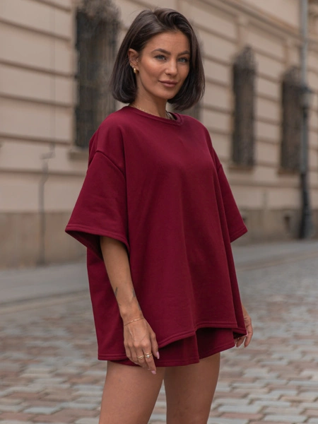 Dresowy bawełniany KOMPLET długi oversizowy t-shirt i krótkie spodenki bordowy X134