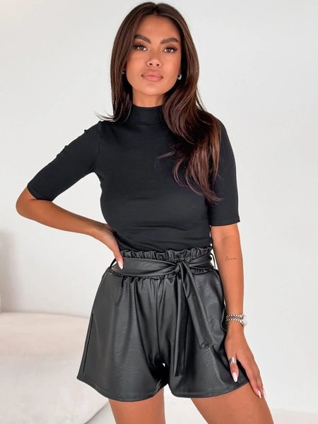 Eko skórzane SPODENKI z paskiem szorty czarne E531 k01