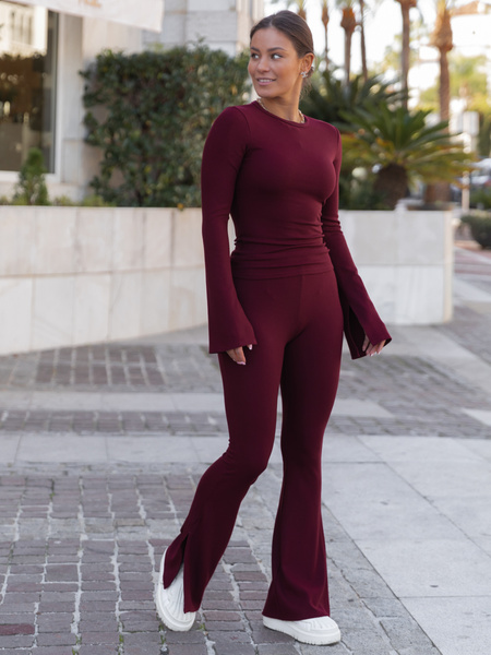 Codzienny KOMPLET bluzka i dopasowane spodnie z szerokimi nogawkami z prążkowanej dzianiny wiscoza i bawełna bordowy X502