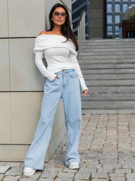 Dopasowany codzienny SWETER o klasycznym splocie opuszczany na ramiona ecru X411 k01