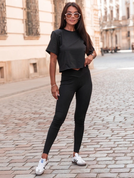 Bawełniany T-SHIRT bluzka z krótkim rękawem z poduszkami na ramionach czarny E429