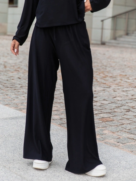 Szerokie SPODNIE z wiskozy ze średnim stanem z gumką w pasie czarne X418