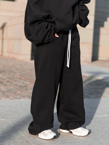 Dresowe bawełniane SPODNIE oversize ze średnim stanem z przeszyciami czarne X401