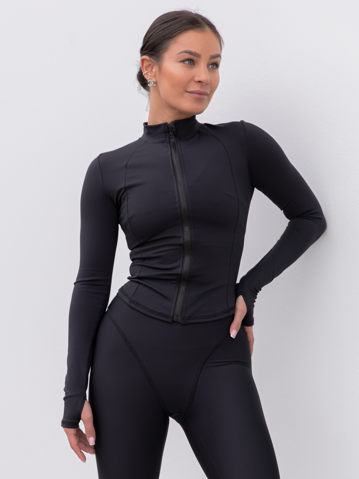 FITNESS / SIŁOWNIA / JOGA dopasowana BLUZA zapinana na zamek z długim rękawem czarna F104