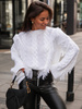 SWETER oversize splot warkoczowy z frędzlami biały K275 k01
