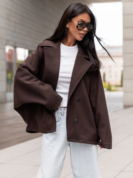 Oversizowy krótki PŁASZCZ KURTKA o szerokim kroju czekoladowy E515