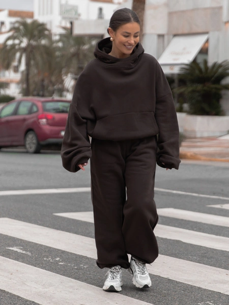 Oversizowy KOMPLET z drapanego bawełnianego dresu bluza z kapturem na stójce kangurka i spodnie szerokie baggy czekoladowy E1 + E643