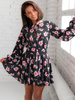 Zwiewna sukienka długość mini wiązana na dekolcie czarna w róże c171 k01