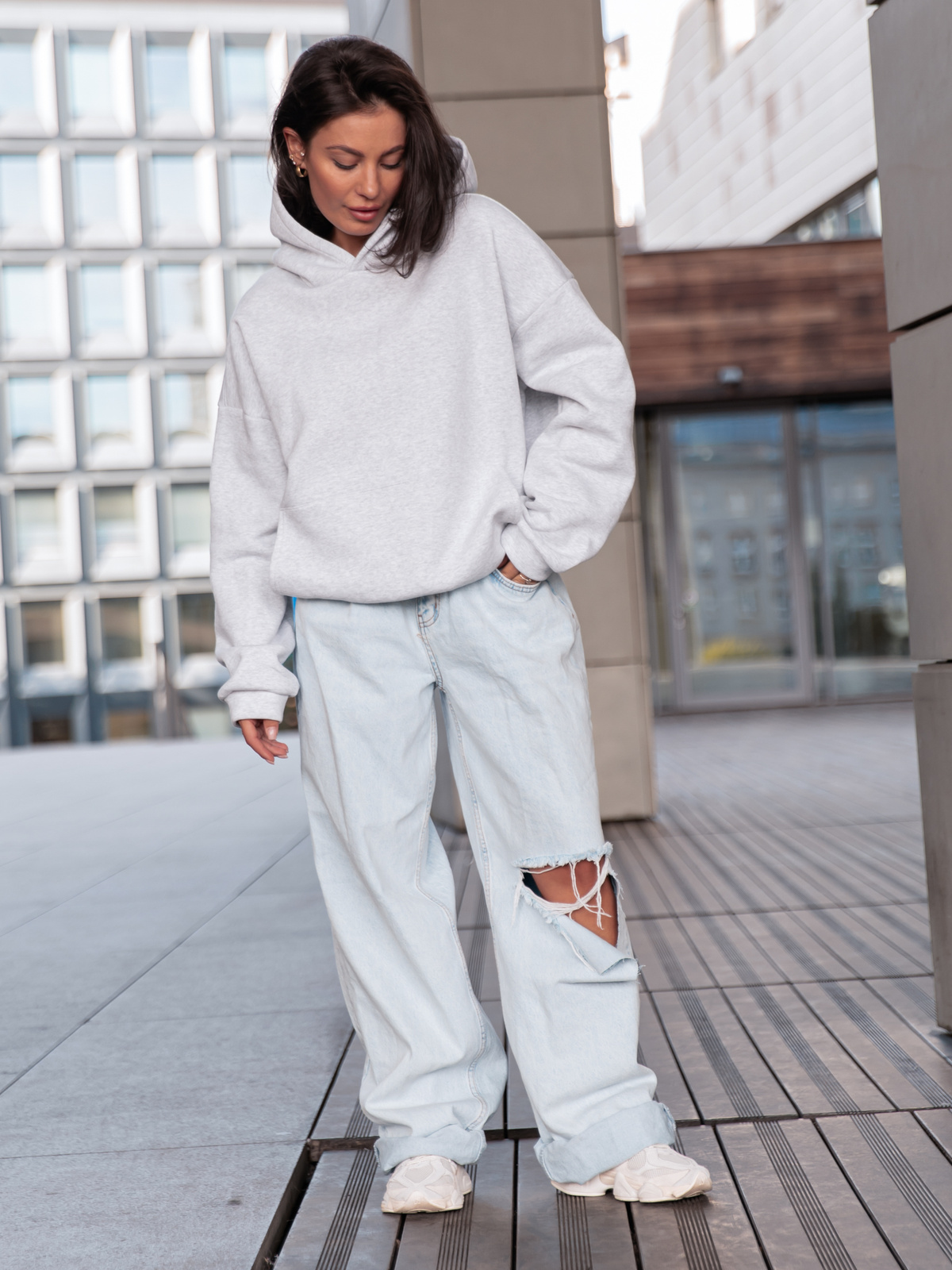 Dresowa bawełniana BLUZA z kapturem kangurka o klasycznym kroju szary melanż X350