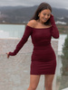 Dopasowana SUKIENKA mini opuszczana na ramiona bordowa X456