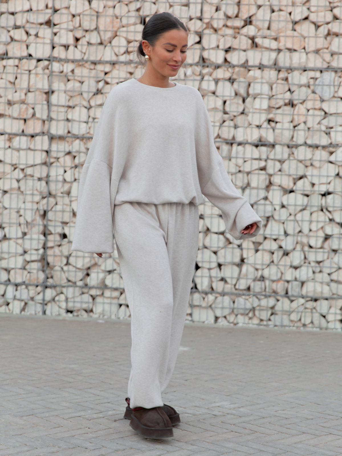 Codzienny KOMPLET dres ze swetrowej dzianiny oversizowa bluza i luźne spodnie ze ściągaczami beżowy X452