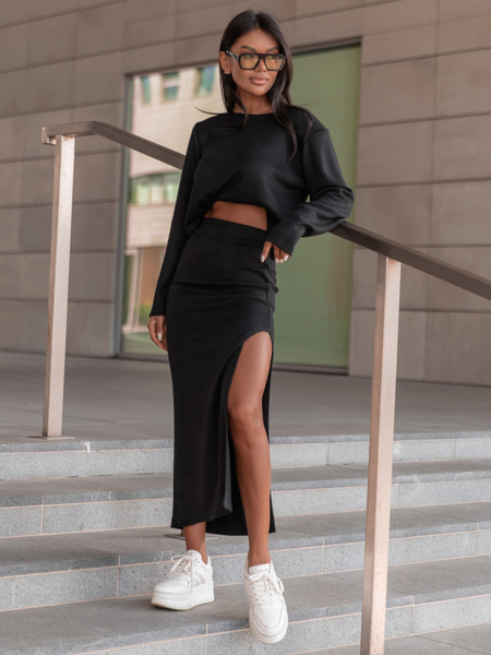 Swetrowy KOMPLET luźna bluzka z poduszkami i spódnica długość maxi z rozporkiem czarny X352