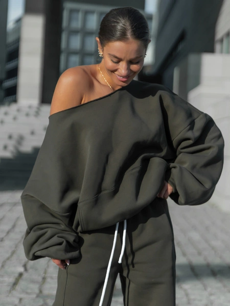 Dresowa bawełniana BLUZA opuszczana na ramiona oversize szeroka dark khaki X400