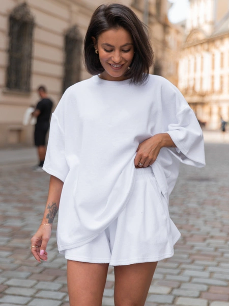 KOMPLET z bawełnianej frotty długi oversizowy t-shirt i krótkie spodenki biały X212 k01