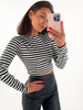Krótka bluzka z długim rękawem w paski biało czarne c505 k01