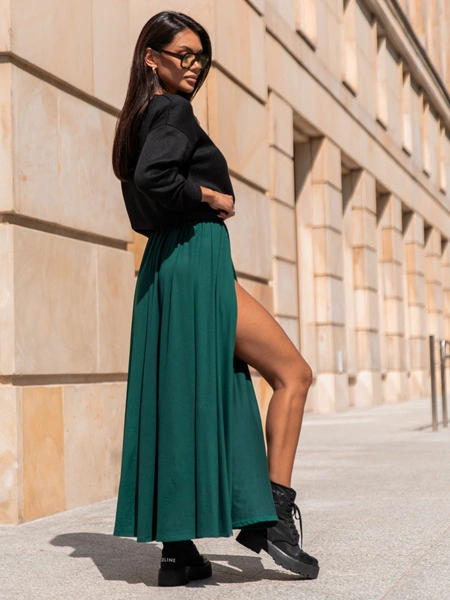 Rozkloszowana maxi SPÓDNICA z rozporkami po bokach zielona X311