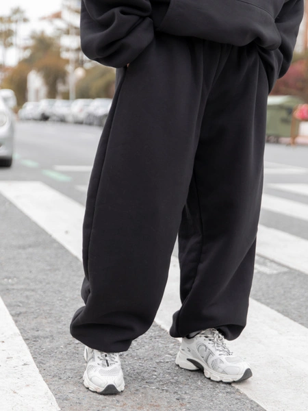 Spodnie o kroju barrel najmodniejsze bawełniane dresowe czarne X561