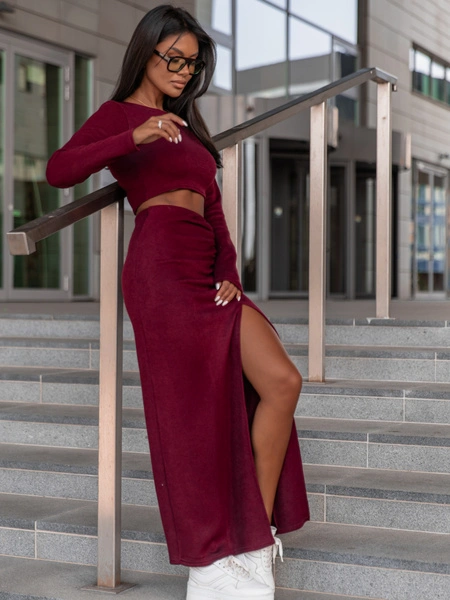 Swetrowy KOMPLET dopasowana bluzka i drapowana spódnica maxi bordowy X358