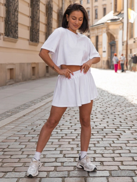 KOMPLET z bawełnianej frotty krótki oversizowy t-shirt i krótkie spodenki biały X211 k01