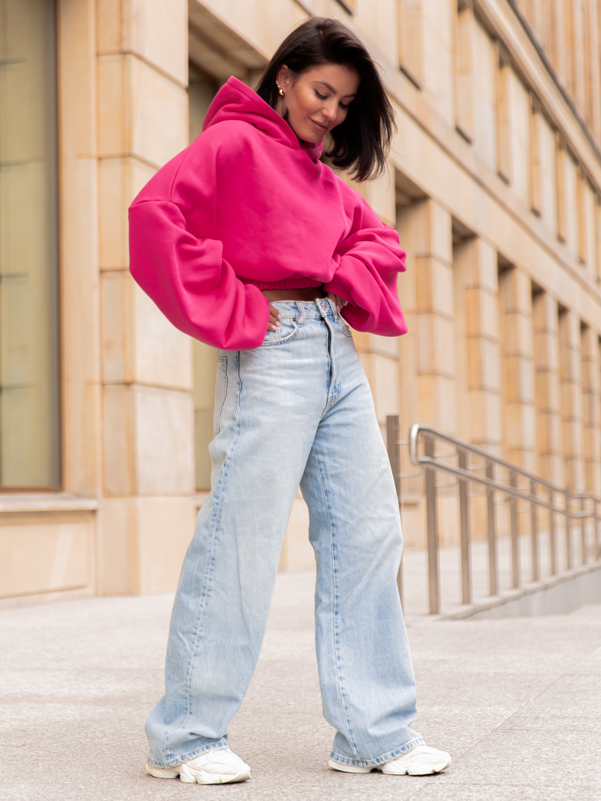 Dresowa bawełniana BLUZA kangurka z kapturem o krótszym kroju bluzowana różowa X304