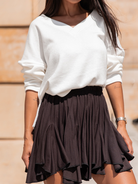 Luźny codzienny SWETER o klasycznym splocie z dekoltem w serek ecru X301