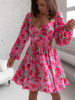Zwiewna sukienka o długości mini z wycięciem w talii różowa w róże c175 k01