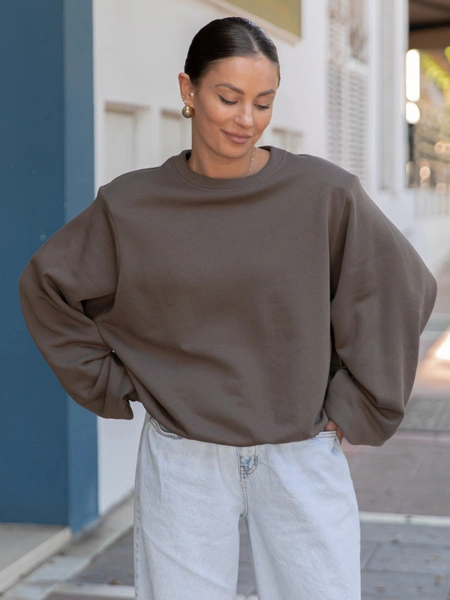 Oversizowa bawełniana BLUZA z drapanego dresu z poduszkami na ramionach dark mokka X469 k01