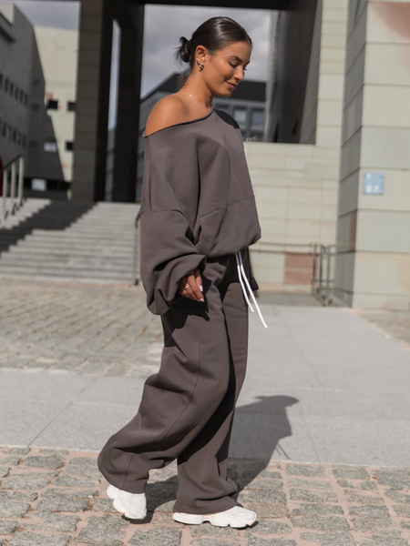 Dresowa bawełniana BLUZA opuszczana na ramiona oversize szeroka dark mokka X400