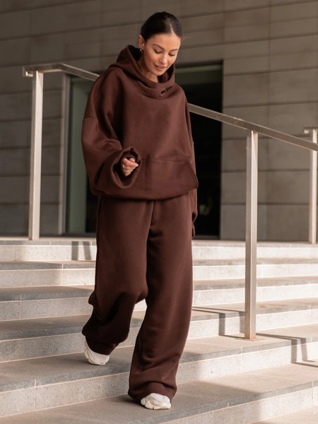 Viralowa Bawełniana BLUZA z drapanego dresu z kapturem na stójce z kieszeniami kangurka brązowa E1