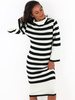 Swetrowa midi sukienka w pasy biało czarna k262