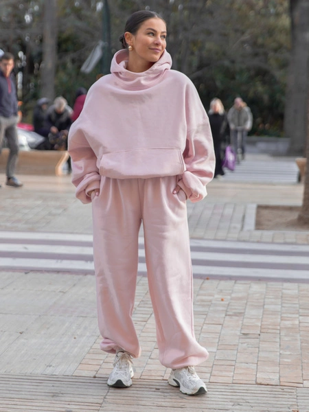 Oversizowy KOMPLET z drapanego bawełnianego dresu bluza z kapturem na stójce kangurka i spodnie szerokie baggy baby pink E1 + E643