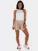 Asymetryczne krótkie spodenki z prążkowanej dzianiny beżowe c162