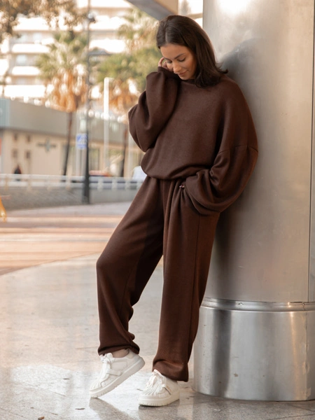 Codzienny KOMPLET dres ze swetrowej dzianiny oversizowa bluza i luźne spodnie ze ściągaczami brązowy X452 k01