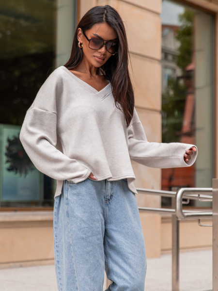 Luźny codzienny SWETER o klasycznym splocie z dekoltem w serek beżowy X301