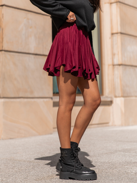 Rozkloszowana mini SPÓDNICA z asymetrycznym dołem bordowa X312