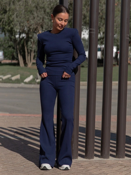 Bawełniana basicowa BLUZKA z dzianiny prążkowanej z poduszkami na ramionach navy blue X465 k01