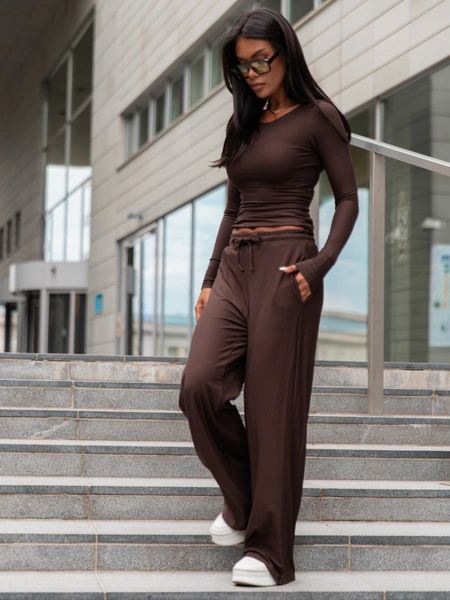 Wiskozowy KOMPLET dopasowana bluzka z długim rękawem i luźne spodnie czekoladowy E351