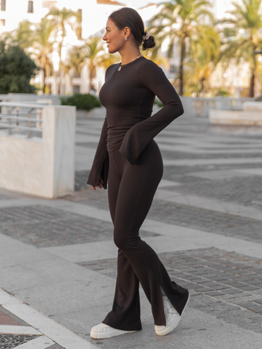 Codzienny KOMPLET bluzka i dopasowane spodnie z szerokimi nogawkami z prążkowanej dzianiny wiscoza i bawełna czekoladowy X502