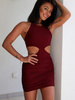 Dopasowana SUKIENKA mini wiązana na szyję drapowana z wycięciami bordowa D259 k01