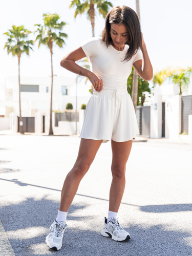 Codzienny KOMPLET bluzka z krótkim rękawem i luźne spodenki z wysokim stanem z wiskozy ecru E239 k01