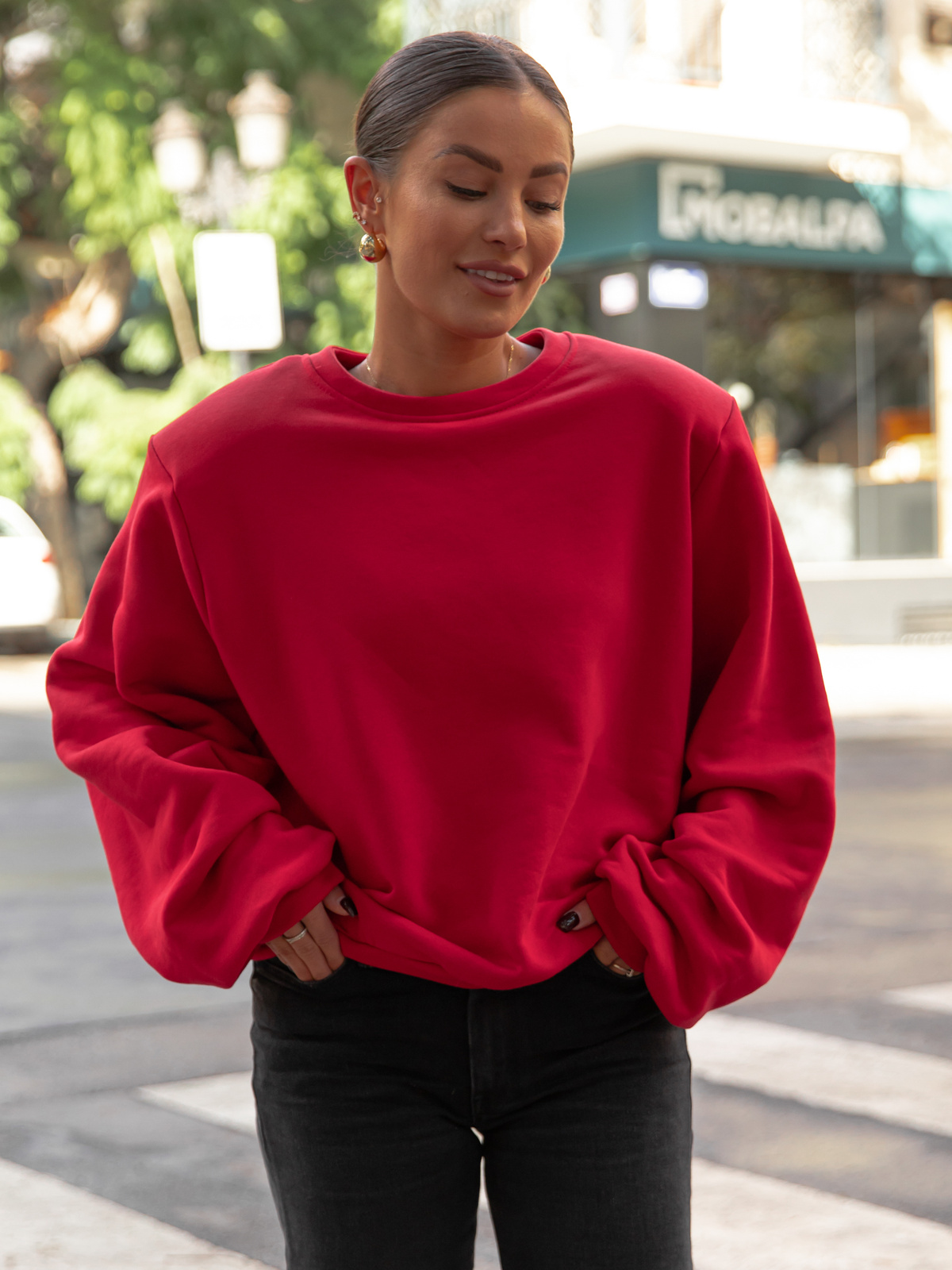 Oversizowa bawełniana BLUZA z drapanego dresu z poduszkami na ramionach czerwona X469