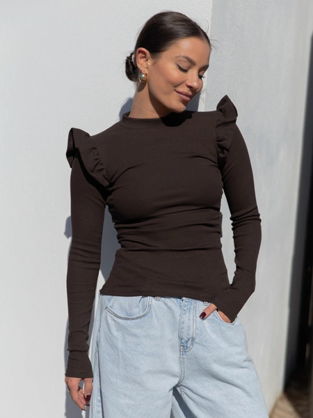 Bawełniana dopasowana BLUZKA z dzianiny prążkowanej z falbankami na ramionach czekoladowa X470