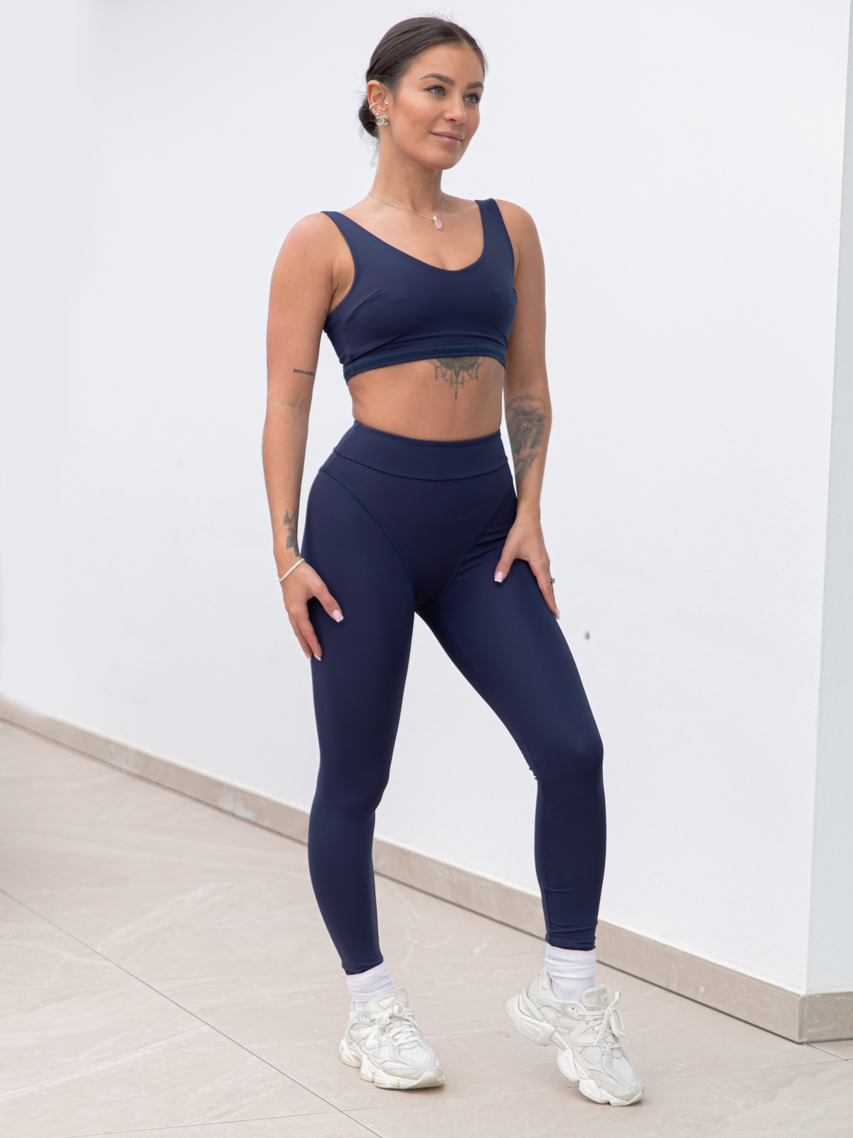 Zestaw sportowy: stanik na ramiączkach F105 + dopasowane legginsy F106 z wysokim stanem