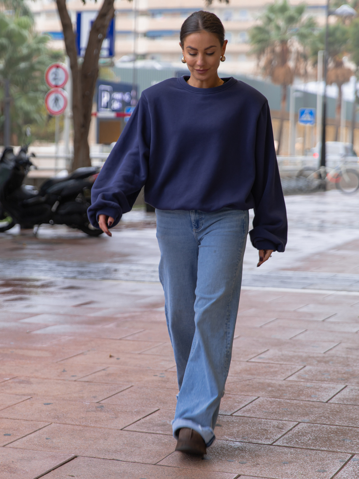 Oversizowa bawełniana BLUZA z drapanego dresu z poduszkami na ramionach navy blue X469