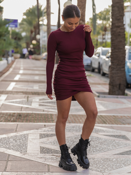 Bawełniana SUKIENKA asymetryczna przekładana z długim rękawem z prążkowanej dzianiny bordowa X500