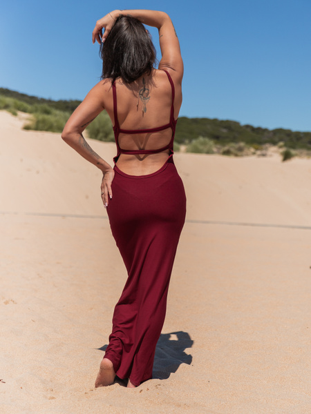 Wiskozowa SUKIENKA maxi na ramiączkach z gołymi plecami bordowa X130 k01