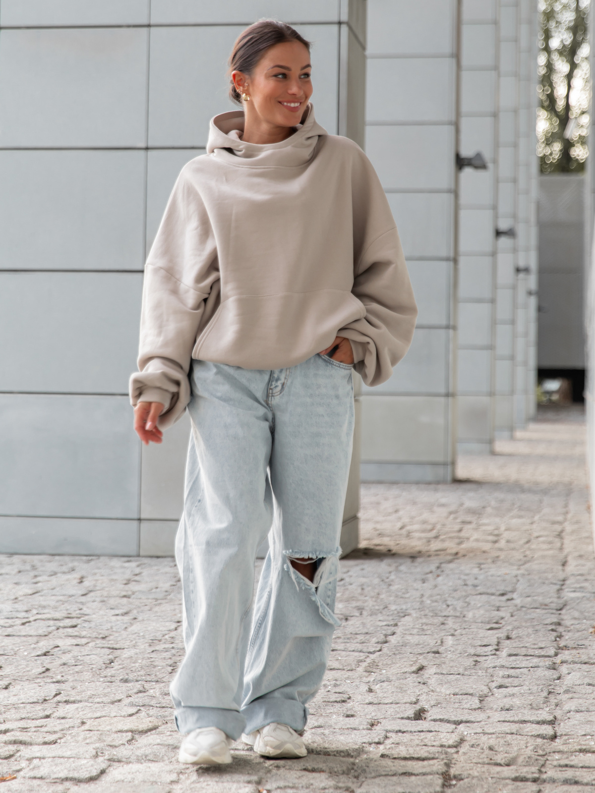 Viralowa Bawełniana BLUZA z drapanego dresu z kapturem na stójce z kieszeniami kangurka stone E1