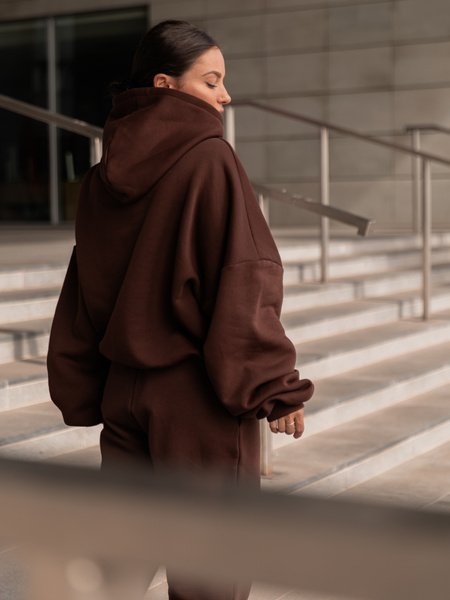 Viralowa Bawełniana BLUZA z drapanego dresu z kapturem na stójce z kieszeniami kangurka brązowa E1