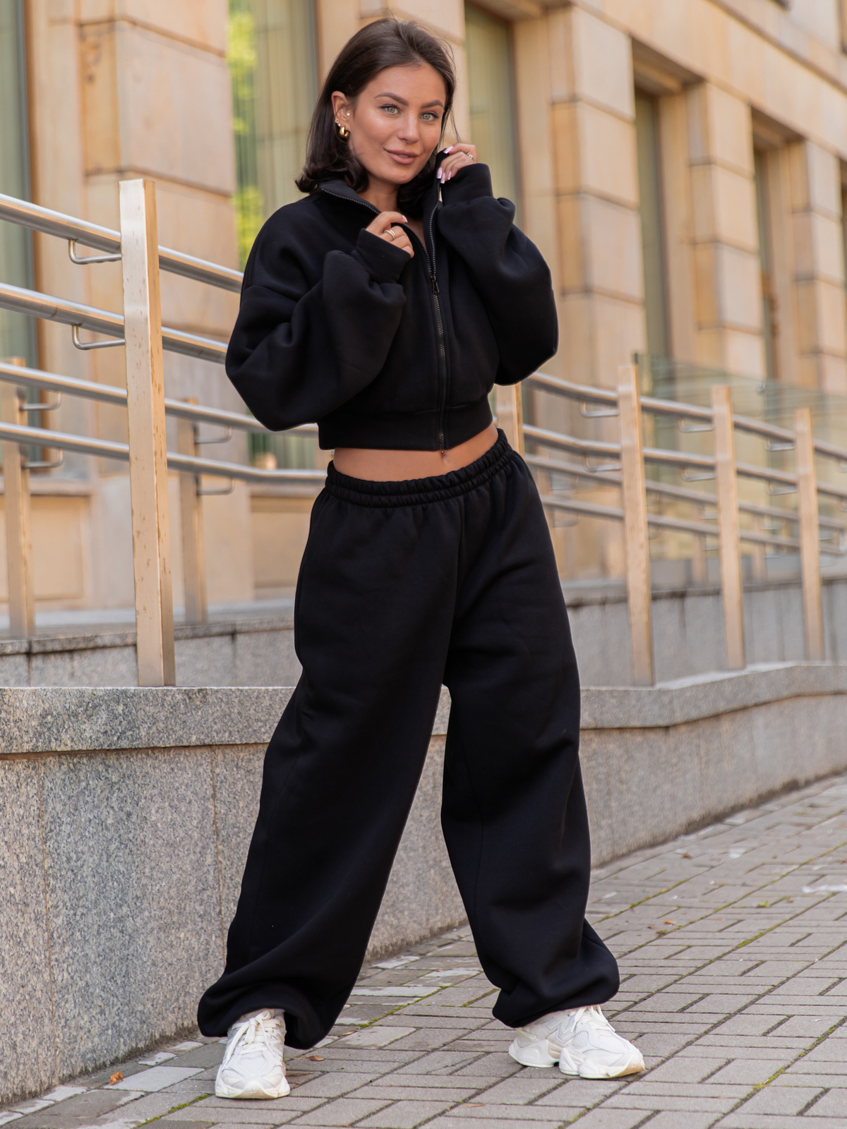 Dresowa bawełniana BLUZA na stójce zapinana na zamek czarna X300