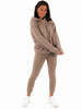 Komplet dresowy luźna bluza z kapturem i dopasowane spodnie cappuccino C370 k01
